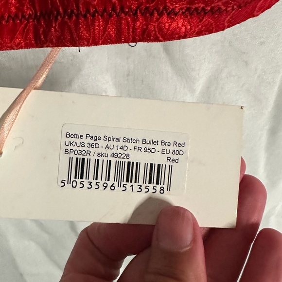 Bettie Page Red Lace Bra & Brief Set - Picture 5 of 10